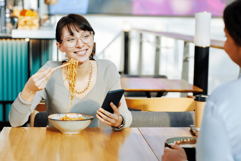 Best Japan eSIM for Foodie Travelers: Restaurant Booking and Map Data