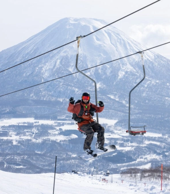 Ski Tour Operators: eSIM Programs for Niseko, Hakuba, and Furano Groups